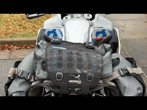 Watch how easy Mosko Moto Reckless luggage system goes on my BMW F900 GSA