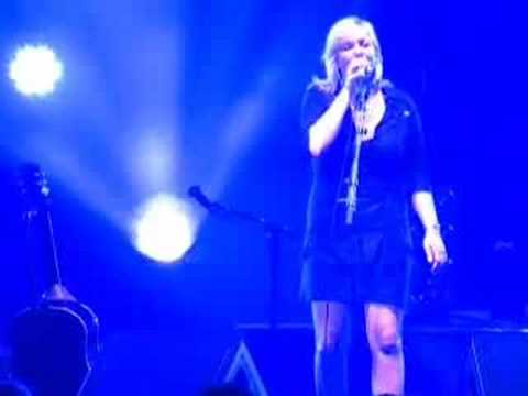 Claudia Koreck - fliang (live)