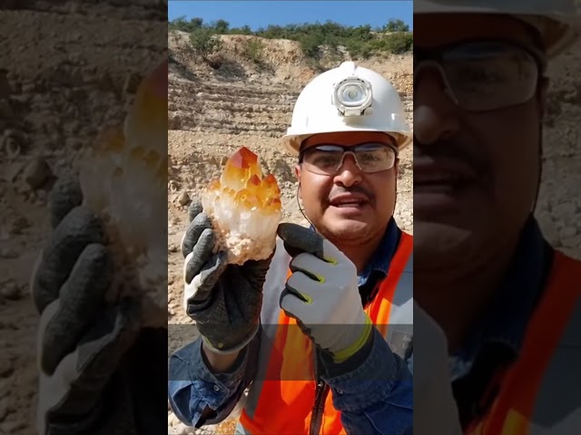 Vídeo relacionado con TNSLAND Amatista Piedra Natural Piedra Amatista Irregular Minerales Y Piedras Preciosas Racimo de Cristales de Montaña Cristal Cueva Segmento Piedra en Bruto Curación Reiki Colgante de Cristal 50-60g