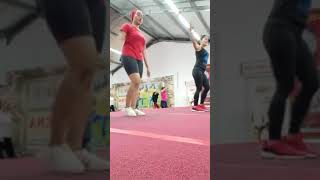 Download lagu Cewek montok zumba hot mp3