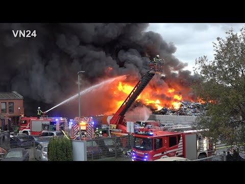 14.10.2020 - VN24 - Großbrand auf Gelände einer Bochumer Autoverwertung