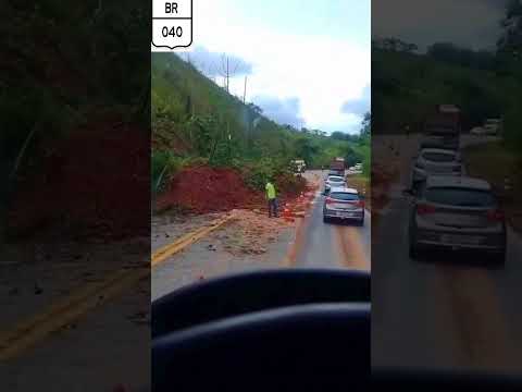 Deslizamento de terra na BR 040 em Ewbank da Câmara MG.