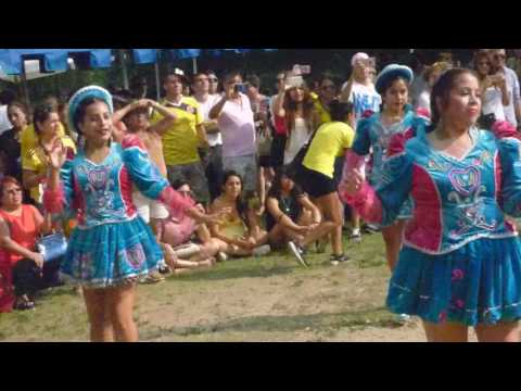 RITMO CALIENTE EN LAS FIESTAS PATRIAS COLOMBIANAS