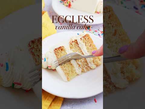 This EGGLESS vanilla cake could not be easier to make! Recipe at sugarandsparrow.com #cake #eggless