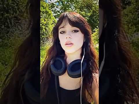 vento sussurra e história sem fim, a lua dança num céu de cetim