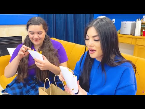 KID BUILDS HER OWN BURGER KING AT HOME | I OPENED A REAL BURGERKING BY SWEEDEE