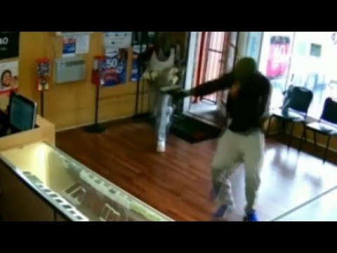 Clerk attacked, robbed at cell phone store in Tampa
