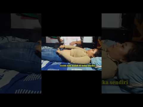 Cewek cantik di pijat malah buka buka sendiri. #short #pijat #pijattradisional
