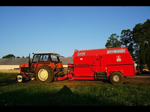 Poziomy paszowóz INTERMIX R12. Mieszanie paszy o poranku