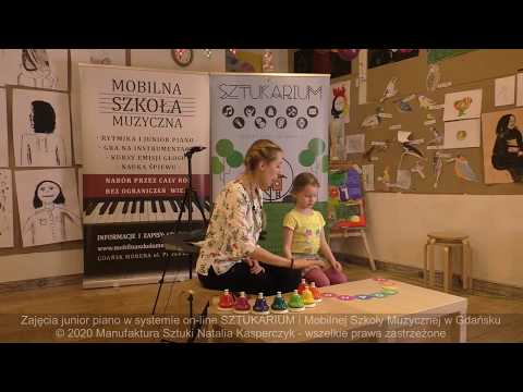 Junior Piano  - lekcja pierwsza nauki gry na pianinie dla najmłodszych.