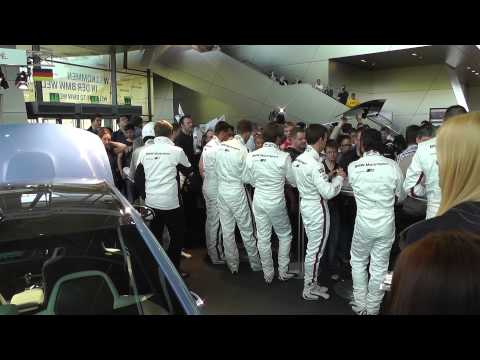 BMW Fahrer DTM bei der Autogrammstunde Spengler Glock Hand