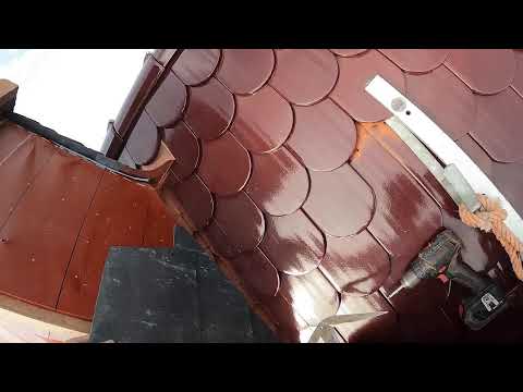 Schieferdeckung an Schornstein mit farbiger Schieferblume - Teil 2