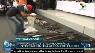 preview picture of video 'Salvadoran gang members lay down their weapons'