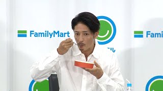 玉木宏、吉田鋼太郎、八木莉可子、新旧商品食べ比べ ファミリーマート　新プライベートブランド「ファミマル」発表会