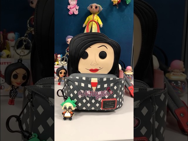 Vídeo relacionado con Loungefly Coraline Stars Double Strap Shoulder Bag