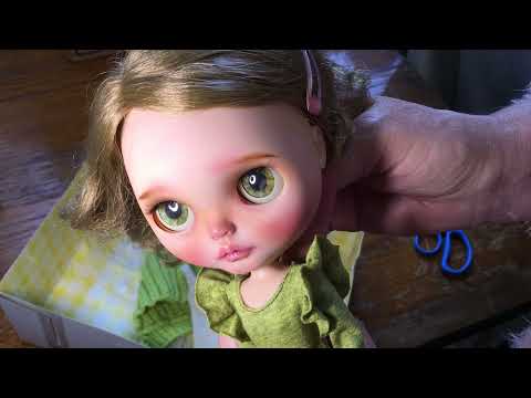 Unboxing my very first Blythe doll - She is a custom Blythe by Mari Fil Blythe Dolls - box opening