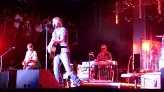 Dierks Bentley &quot;Trying to stop your leaving&quot;