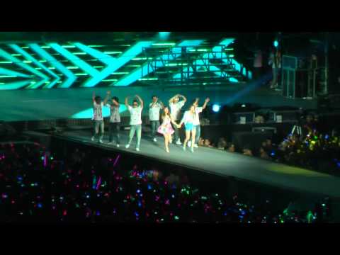 [FANCAM] 120922 SMTOWN INA - California Girls - Jessica & Krystal