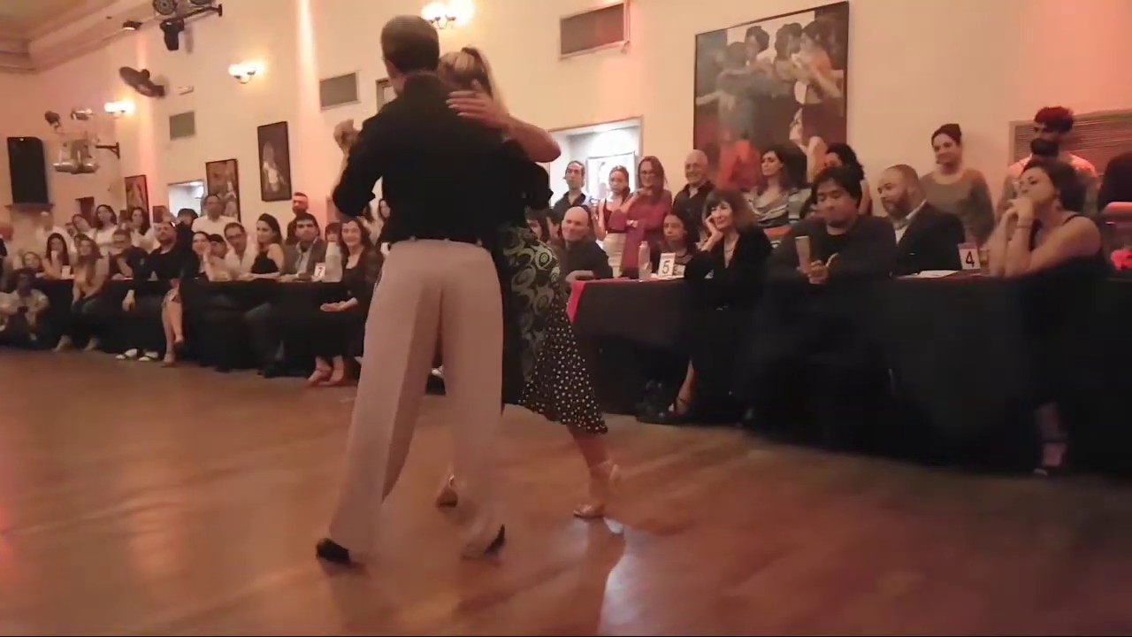 exhibición de  Alejandra Martinian, Martín Ojeda, tango Milonga Solidaria