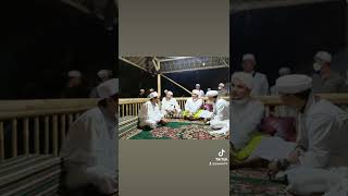 Download lagu kedatangan habib hanif alattas dan Kiyai Sobri lubis di istana Ciseeng mp3 Download lagu kedatangan habib hanif alattas dan Kiyai Sobri lubis di istana Ciseeng mp3