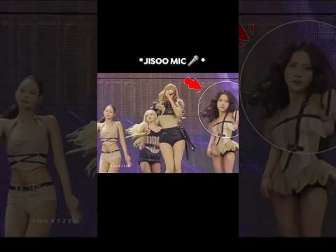 meanwhile Rosé mic: everything i need is on the grounddd😅🤣 #blackpink #shorts