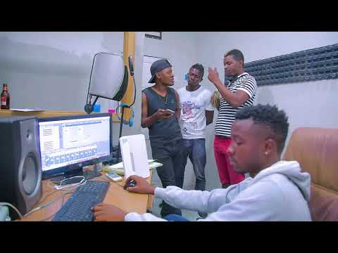 Executivos em estúdio com Rei Panda