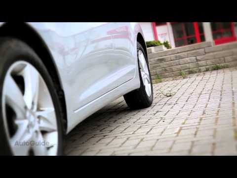 2012 Hyundai Elantra GLS Review - Good looks and 40-mpg