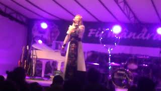 Download lagu LORENNA -'Celebra' IA TIGAIA, NA TIGAIA mp3