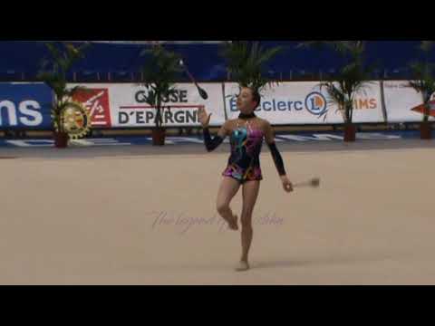 Maelle HERMELIN massues - 2014 Gala de charité Reims 16 février