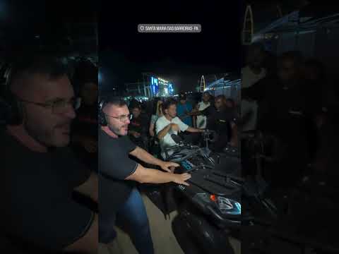 Joelma tirando fotos com seus fãs em Santa Maria das barreiras