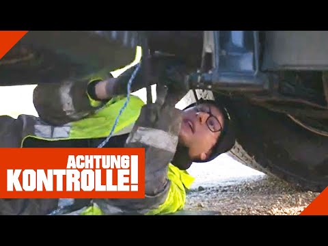 "Dreckige Angelegenheit!" Abschlepper muss unter LKW kriechen!| 2/2 | Kabel Eins | Achtung Kontrolle