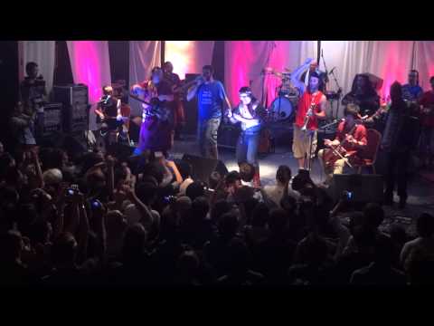 La Pegatina & Hanggai - "Drinking Song" (@Mako Live House, Beijing)