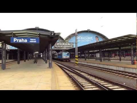 Ausfahrt 362 109 mit Schnellzug nach Železná Ruda-Alžbětín aus dem Prager Hbf