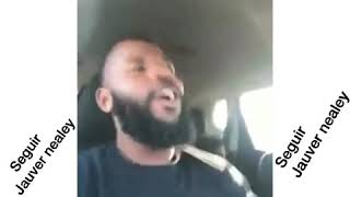 Black guy sings Regulo caro en estos Dias
