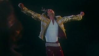 Michael Jackson Hologram Performs 