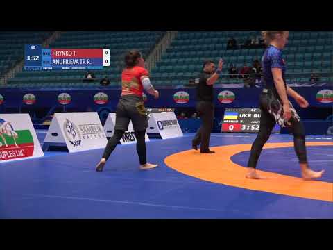 1/4 Women's GP No-Gi - 71 kg: T. HRYNKO (UKR) v. R. ANUFRIEVA TR (RUS)