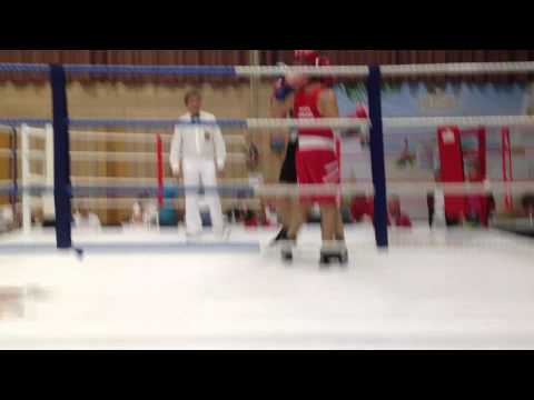 Dima Schwin (blau Ecke) Rheinland Meister 2012 Finale