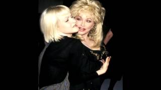 Dolly Parton &amp; Cyndi Lauper - Hard Candy Christmas