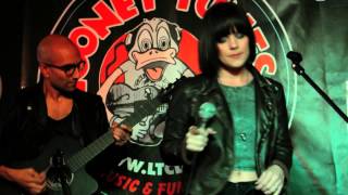 Flyleaf - Marionette (acoustic) @ Looney Tunes