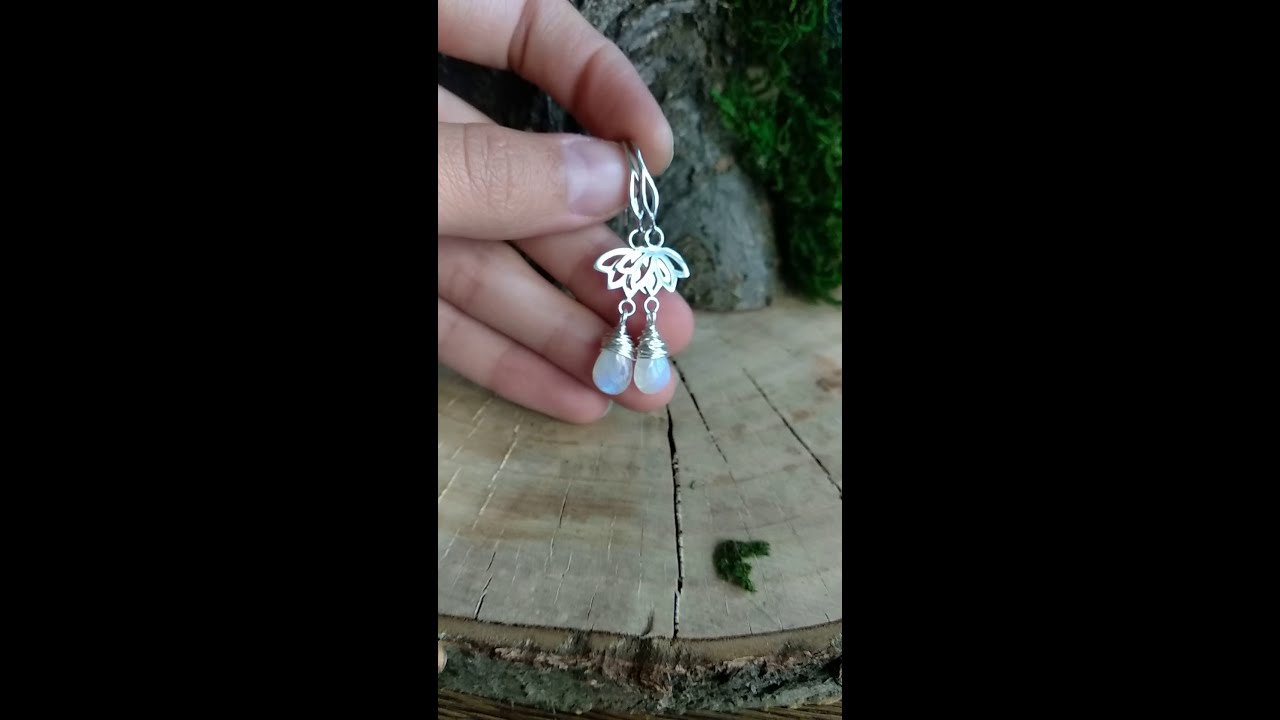 Kolczyki Rosette z kamieniem księżycowym