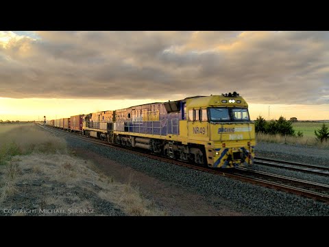 1PM5 Pacific National Diesel Freight Train With Intermodal Shipping Containers (3/3/2021) - PoathTV