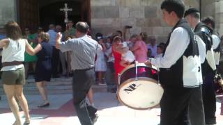 preview picture of video 'Villaconancio. Fiestas de la Virgen de Mediavilla 2013. Procesión (3)'