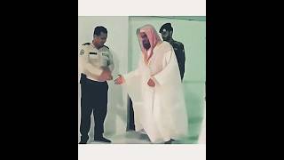 Download lagu Sheikh Saud As Shuraim shows good manner to a guard when entering the Mosque before leading prayer 🥰 mp3