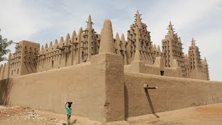 preview picture of video 'The path to the Great Mosque of Djenné'