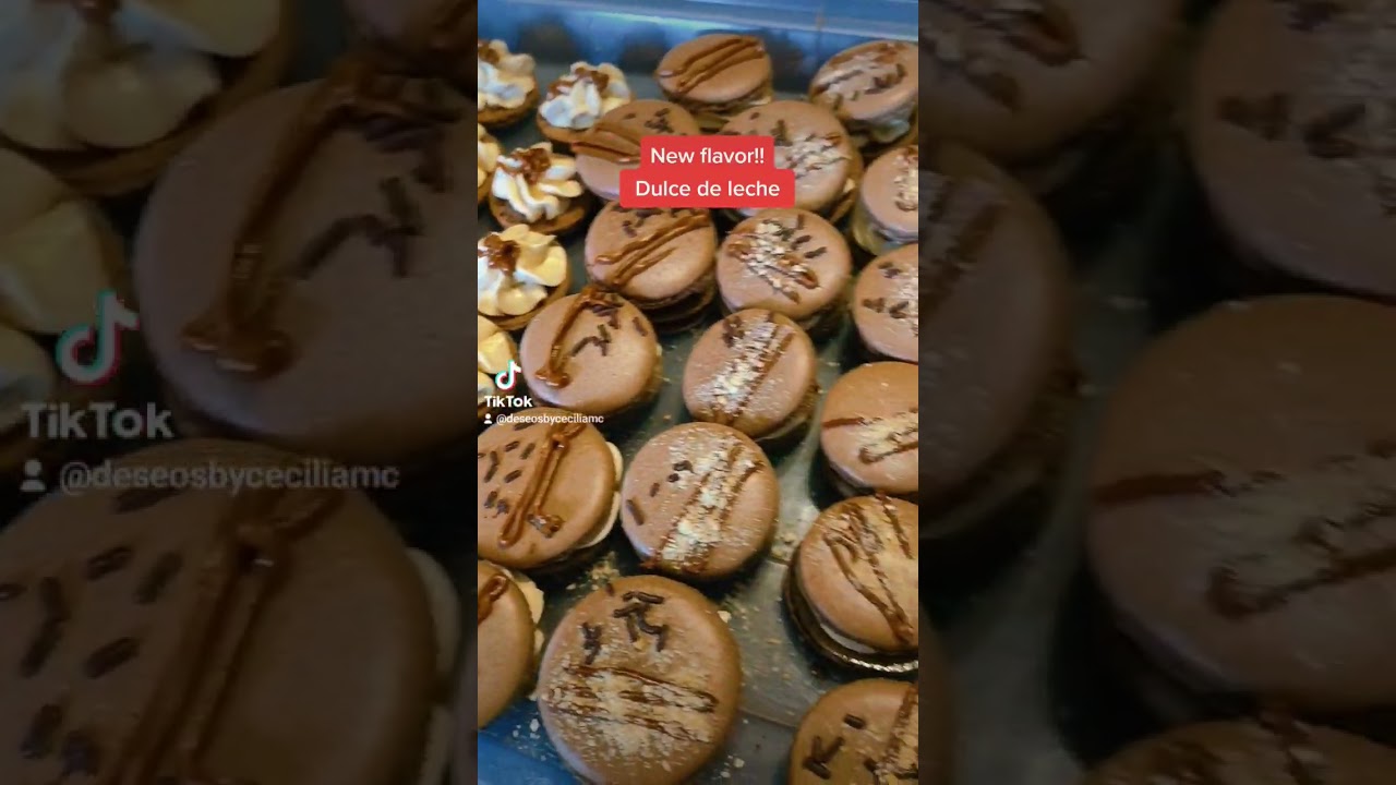 Dulce de leche macaron