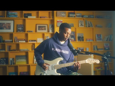 7 most common R&B chord shapes - play in any key!