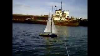 preview picture of video 'Large radio controlled yacht sailing In lowestoft harbour area'