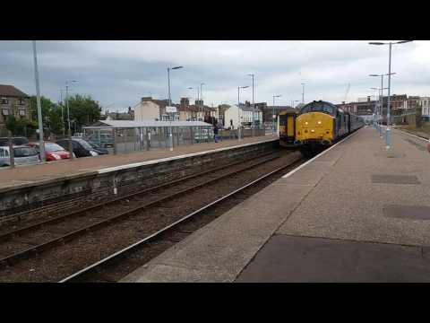 Two Direct Rail Services Class 37s 37422 And 37405 On T'nT And Thrash At Lowestoft 27/7/16