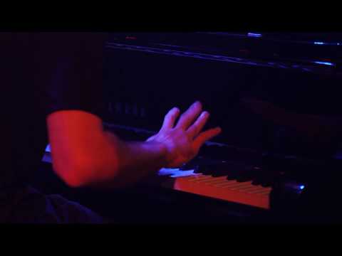 LAAKE - Melancholia (live) | Badaboum