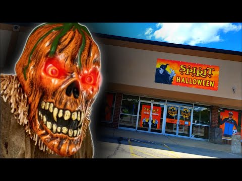 SPIRIT HALLOWEEN 2022 INSIDE ABANDONED BEN FRANKLIN in OCONOMOWOC WISCONSIN